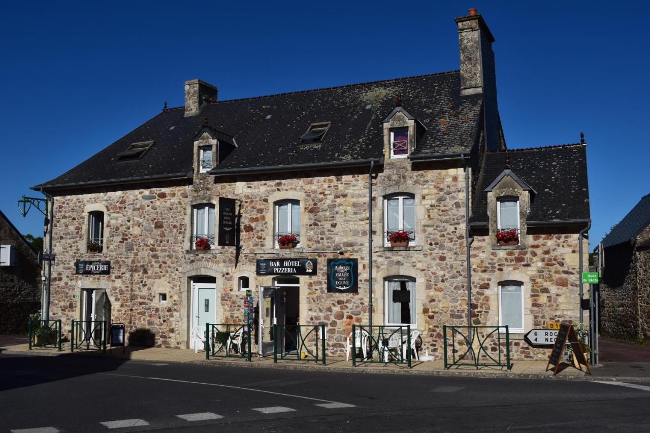 Auberge de la vallée de la douve L'Etang-Bertrand Esterno foto