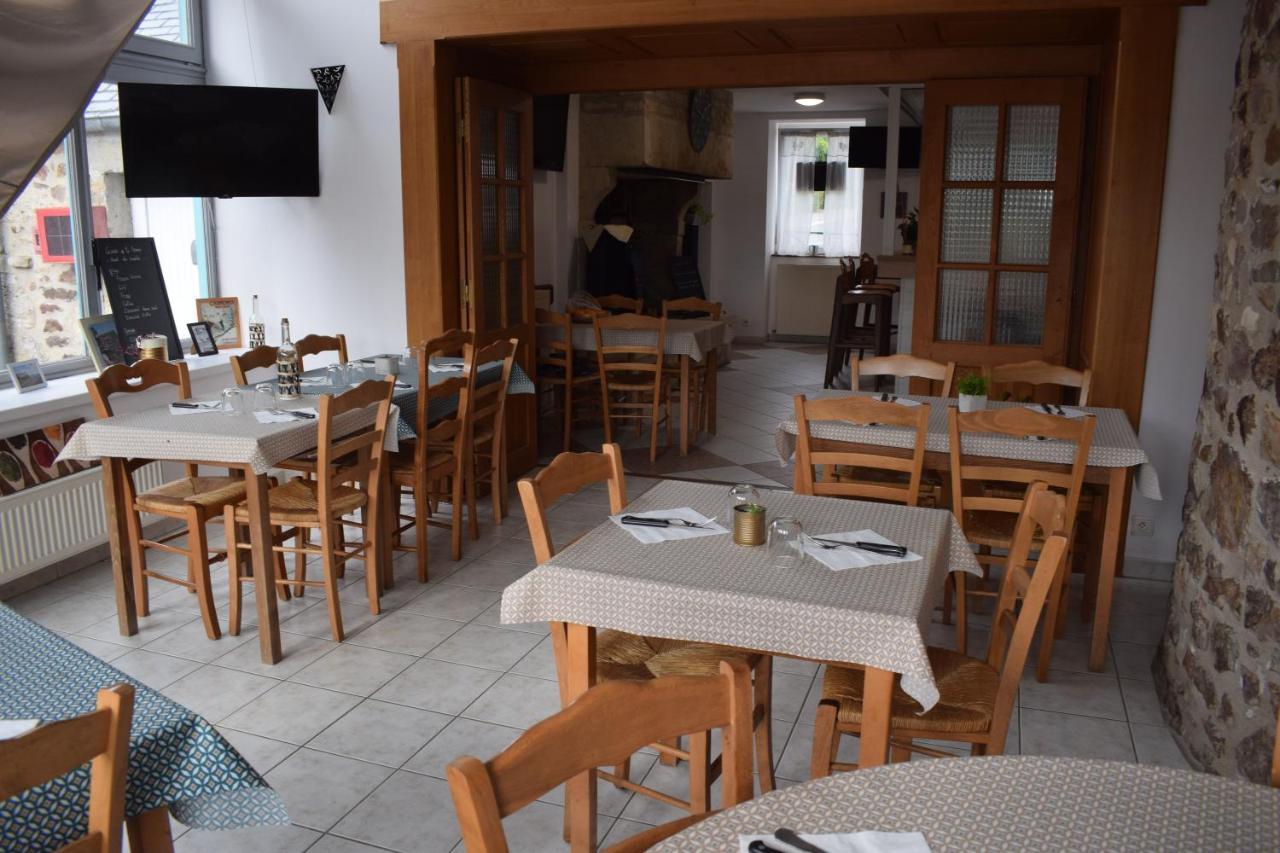 Auberge de la vallée de la douve L'Etang-Bertrand Esterno foto