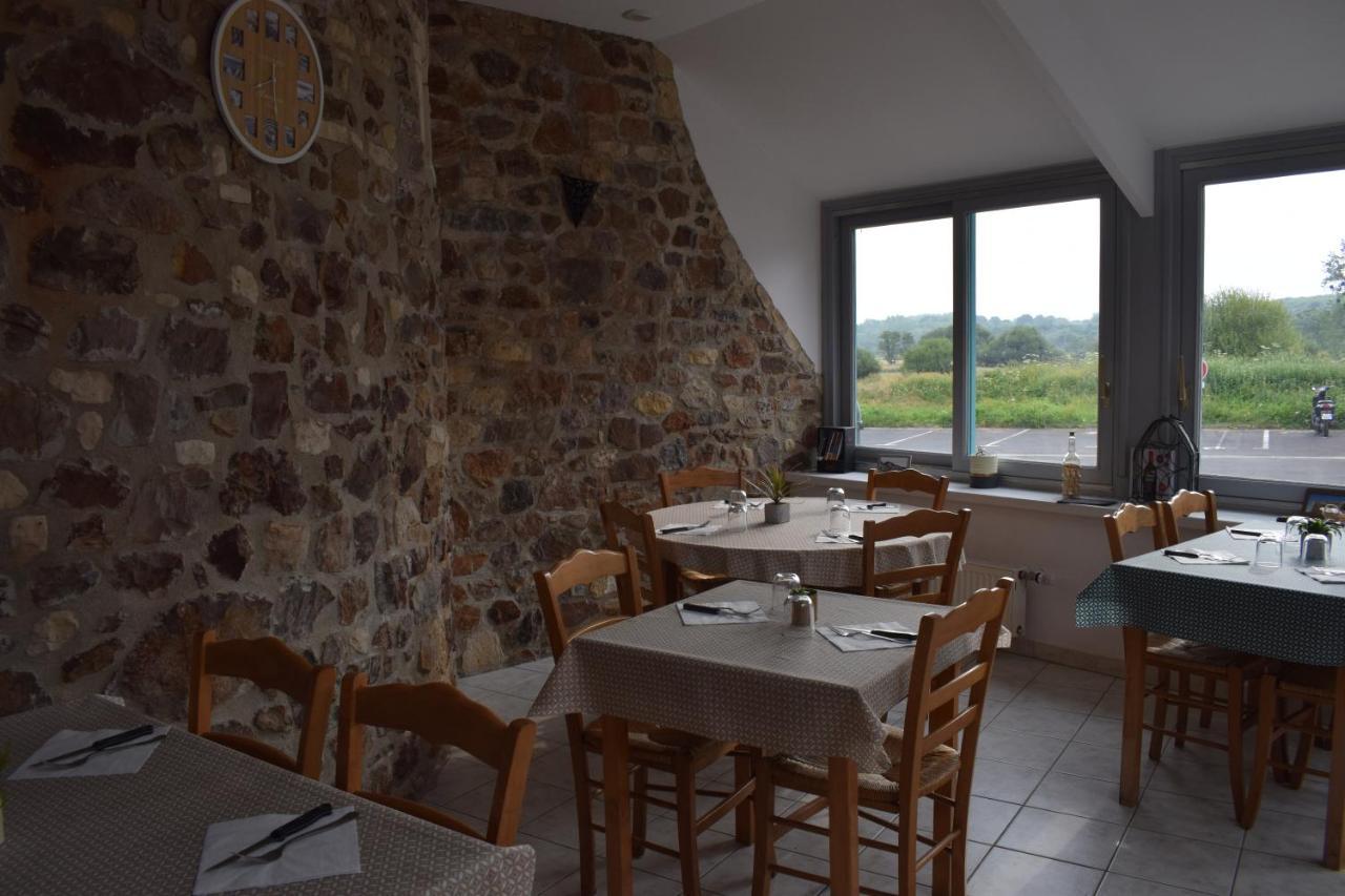 Auberge de la vallée de la douve L'Etang-Bertrand Esterno foto